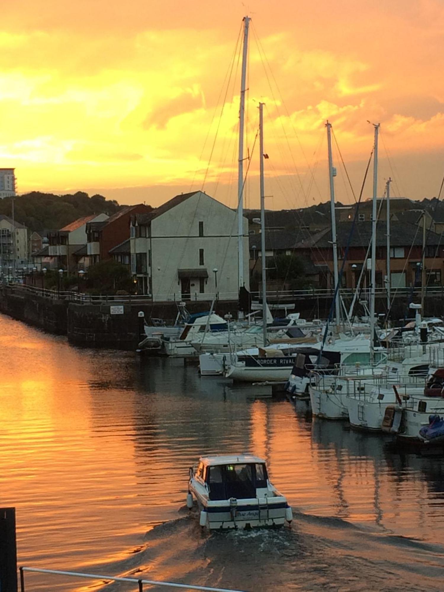 Rooms At Penarth Marina Cardiff Exterior photo