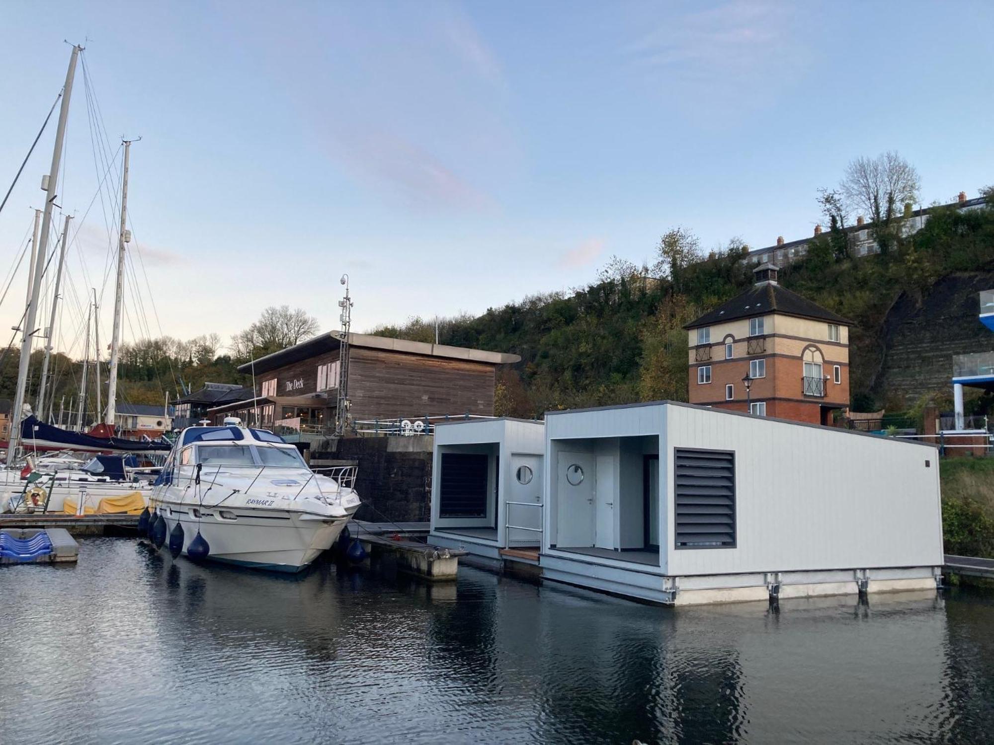 Rooms At Penarth Marina Cardiff Exterior photo